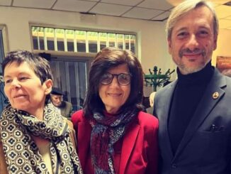 la nuova la nuova Presidente dell'ANVRG Raffaella Ponte (al centro) con i Vice-presidenti Mariella Bortoletto e Filippo Raffi (Bologna, 3 dicembre 2022).dell'ANVRG Raffaella Ponte (al centro) con i Vice-presidenti Mariella Bortoletto e Filippo Raffi (Bologna, 3 dicembre 2022).