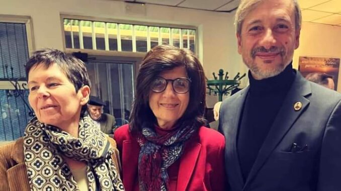 la nuova la nuova Presidente dell'ANVRG Raffaella Ponte (al centro) con i Vice-presidenti Mariella Bortoletto e Filippo Raffi (Bologna, 3 dicembre 2022).dell'ANVRG Raffaella Ponte (al centro) con i Vice-presidenti Mariella Bortoletto e Filippo Raffi (Bologna, 3 dicembre 2022).