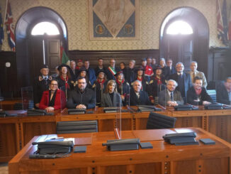 Foto di gruppo sala consiliare Municipio di Ravenna