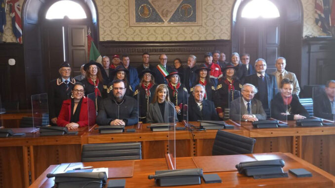 Foto di gruppo sala consiliare Municipio di Ravenna