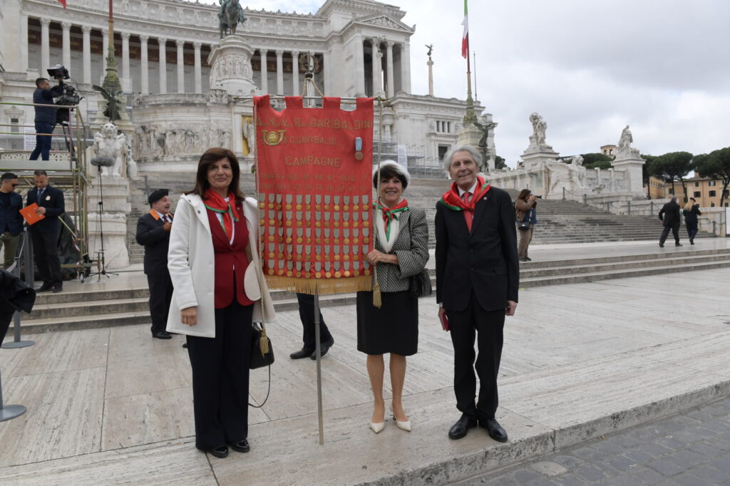 Raffaella Ponte, Presidente Nazionale della ANVRG, Luisa Maesano Alfiere del Medagliere, Fabio Pietro Barbaro Presidente della Sezione di Roma