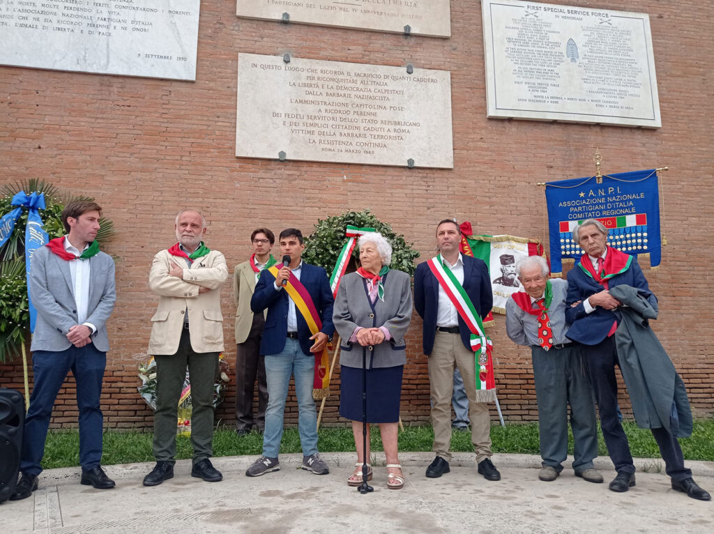 Piazza di Porta San Paolo con le Ass.Partigiane e i Partigiani