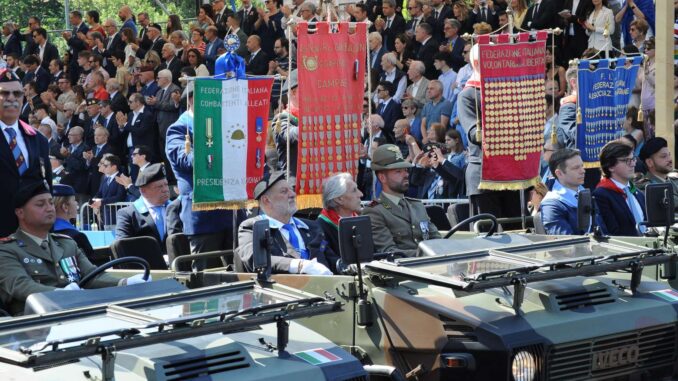 2 giugno 2023 - Il Medagliere della ANVRG, scortato dal Presidente e dai membri della Sezione di Roma, sfila nella Rivista Militare per la proclamazione della Repubblica - per gentile concessione di Claudio Valletti