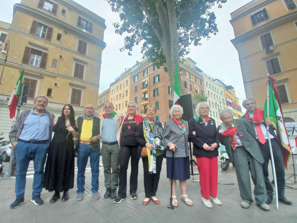 Piazza Testaccio con le Ass.Partigiane e i Partigiani