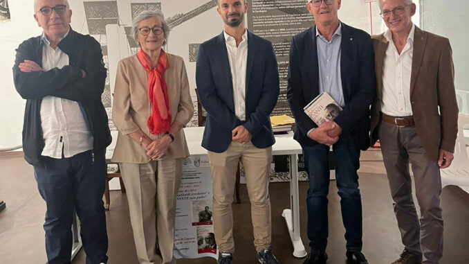 TAVOLO della SERATA 28/9/2024., DA SIN. PROF. PAOLO LISCA del Liceo "Dettori-De Andrè" di TEMPIO PAUSANIA, relatore dell'incontro, Annita Garibaldi autrice dei due libri presentati, Arch. Sergio CAPPAI nuovo Drirettore dei Musei Garibaldini di CAPRERA (Compendio casa-Museo dell'Eroe e MEMORIALE GARIBALDI di Arbuticci sempre a Caprera), PAOLO SORBA Editore dei due libri e Antonello TEDDE Presidente sez. ANVRG di La Maddalena